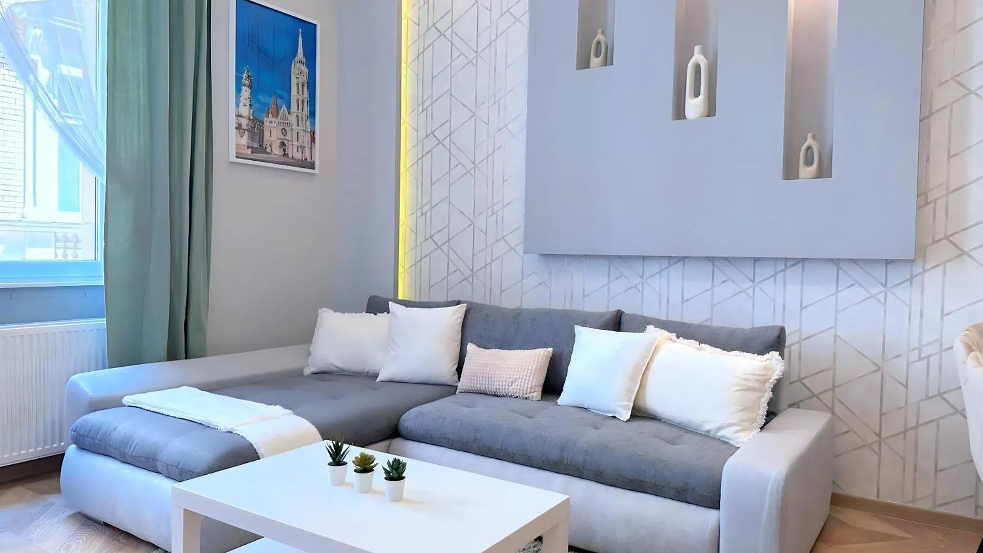 Lovely 3-Bedroom In Downtown With Modern Design And Ac ブダペスト アパート
