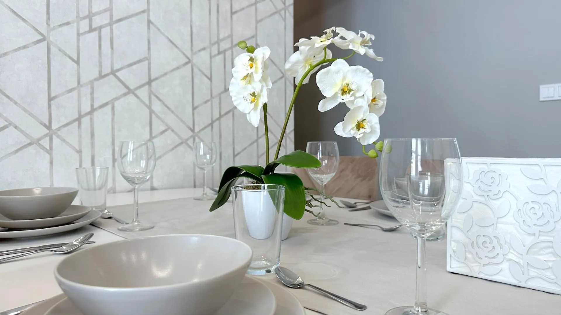 Lovely 3-Bedroom In Downtown With Modern Design And Ac ブダペスト 0*,  ハンガリー