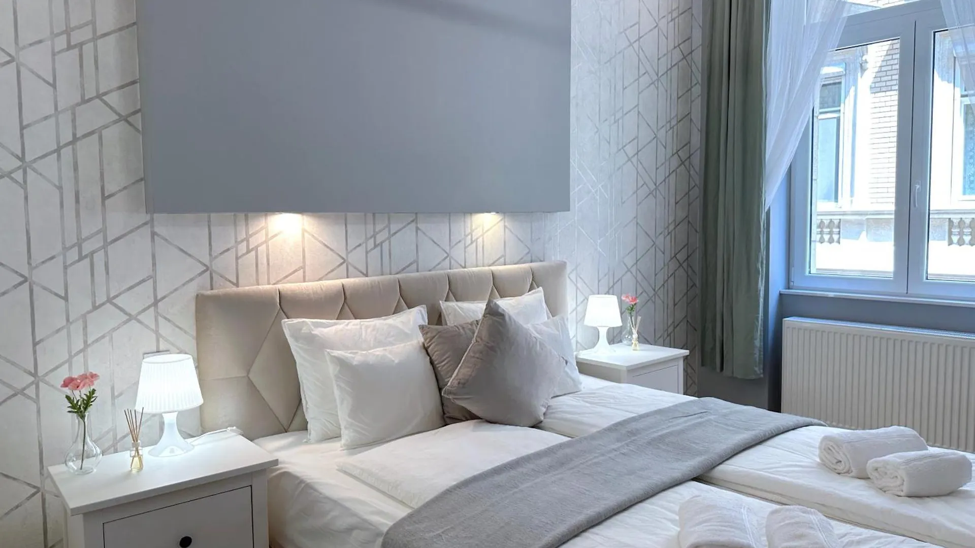 アパート Lovely 3-Bedroom In Downtown With Modern Design And Ac ブダペスト