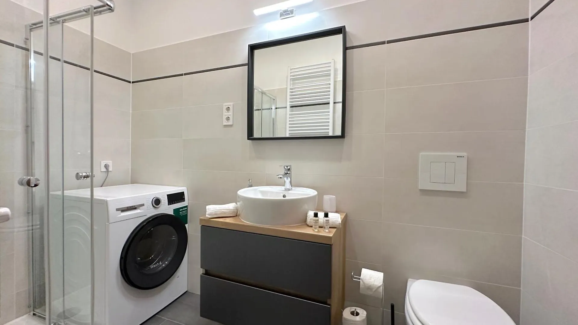 アパート Lovely 3-Bedroom In Downtown With Modern Design And Ac ブダペスト