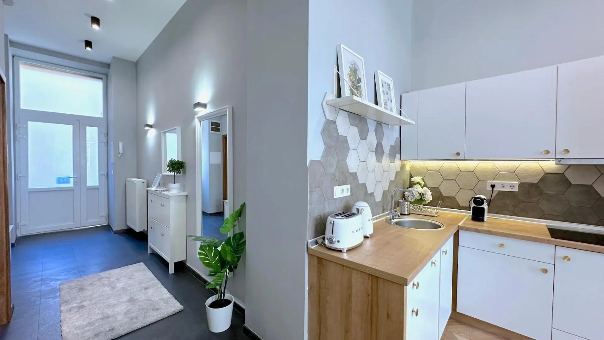 Lovely 3-Bedroom In Downtown With Modern Design And Ac ブダペスト