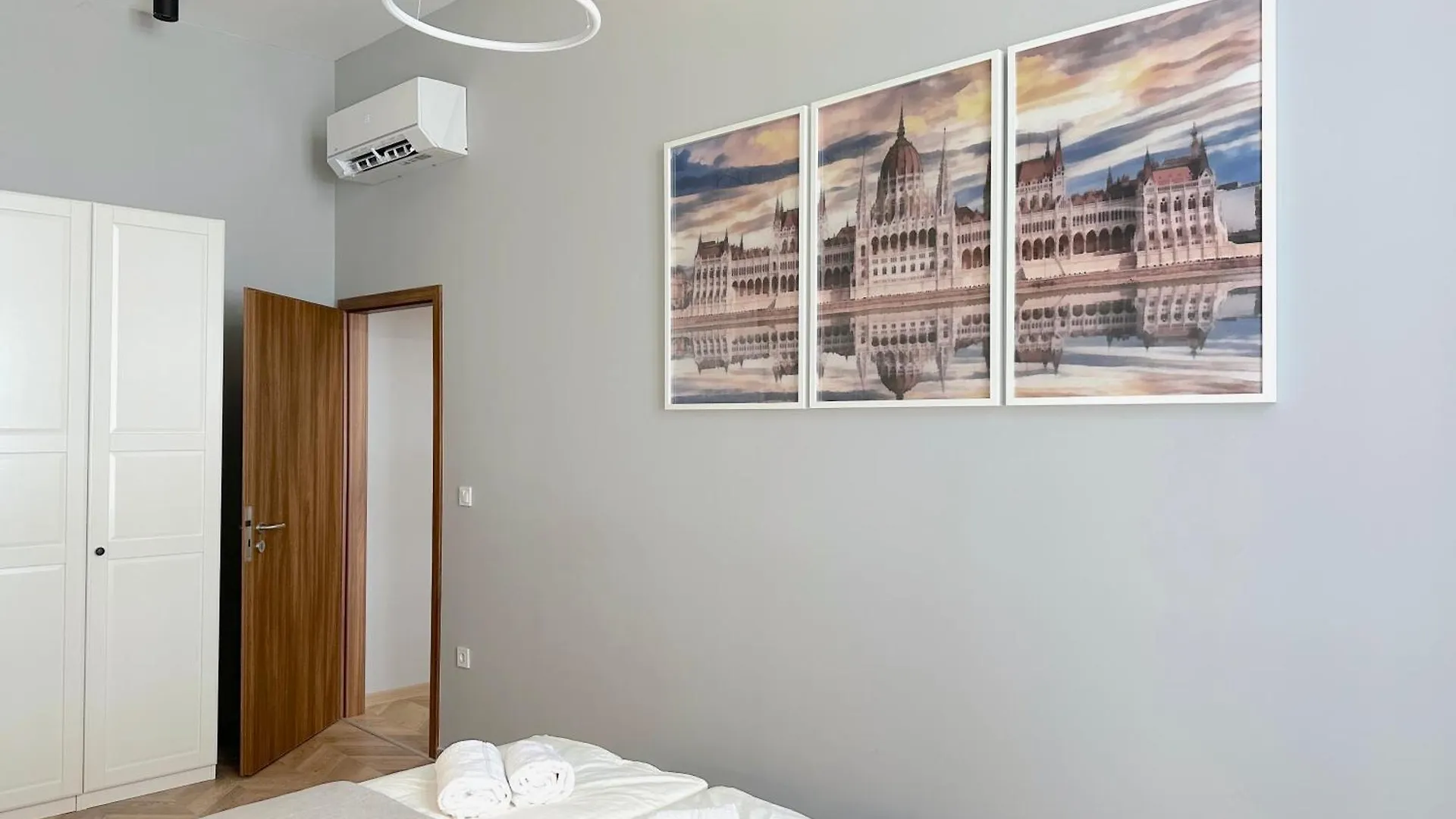 アパート Lovely 3-Bedroom In Downtown With Modern Design And Ac ブダペスト