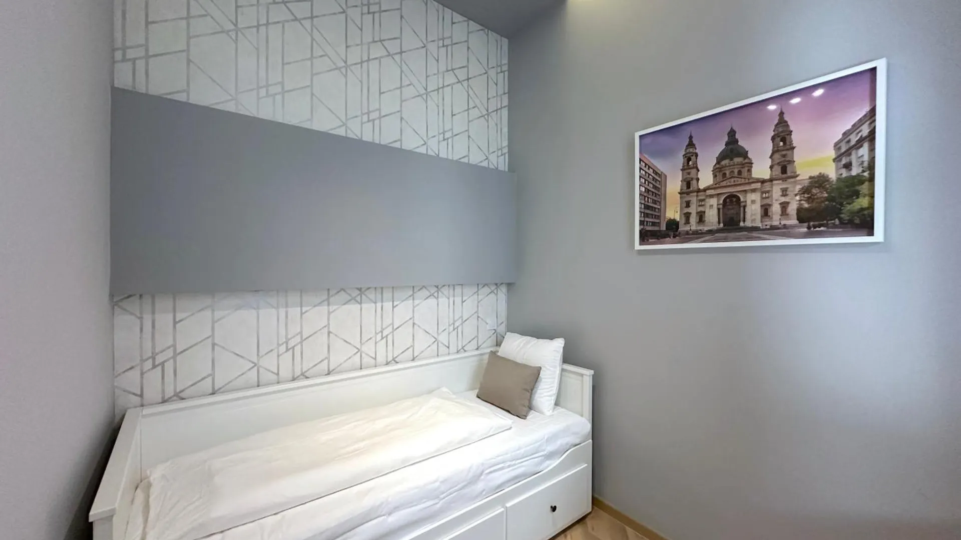 アパート Lovely 3-Bedroom In Downtown With Modern Design And Ac ブダペスト